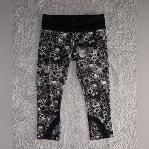 Lululemon Run: Inspire Crop II *All Luxtreme Flowabunga Black Angel Wing/Black 6